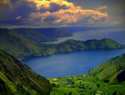 Indahnya Danau Toba dan Pulau Samosir yang Terletak di Tengah Danaunya