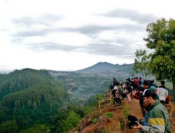 Tempat Menarik di Bandung: Keindahan Tebing Karaton