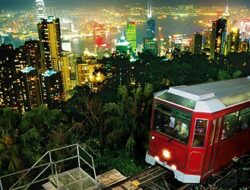 Menikmati Keindahan Victoria Peak di Hongkong dengan Tram