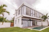 Villa Luna Kedungu: Modern 2-BR w/ pool & rooftop – Bali – Indonesia