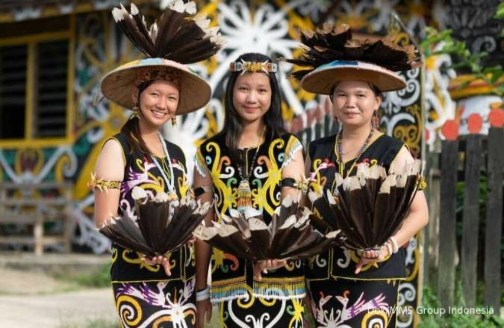 Eksplorasi Budaya di Desa Dayak